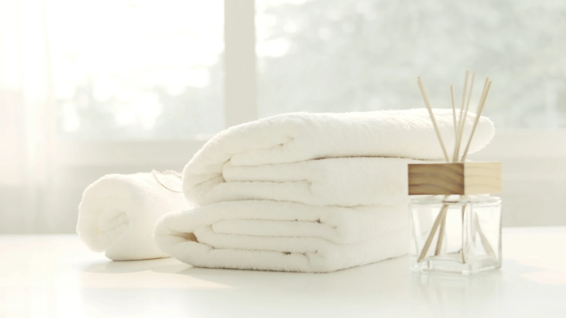 https://www.thetoweldepot.com/wp-content/w3-webp/uploads/2023/11/Are-Bulk-White-Bath-Towels-Suitable-for-Spa-Use.pngw3.webp